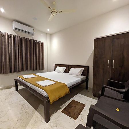 Hotel Madhusudan Executive 콜라푸르 외부 사진