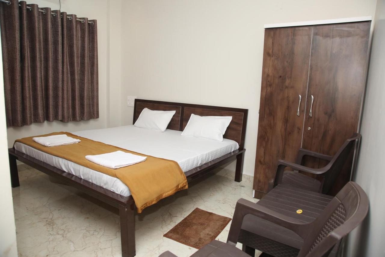 Hotel Madhusudan Executive 콜라푸르 외부 사진