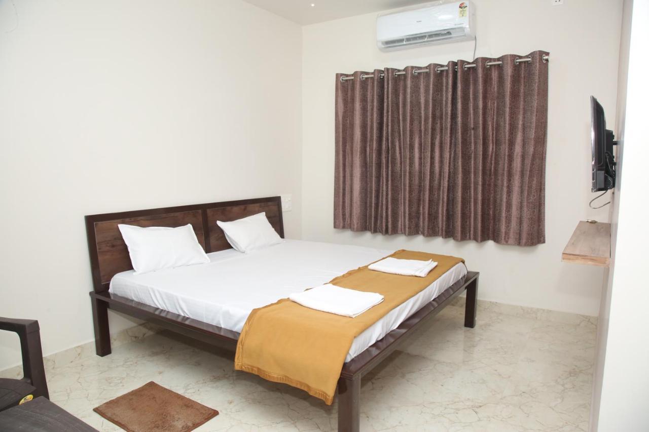 Hotel Madhusudan Executive 콜라푸르 외부 사진