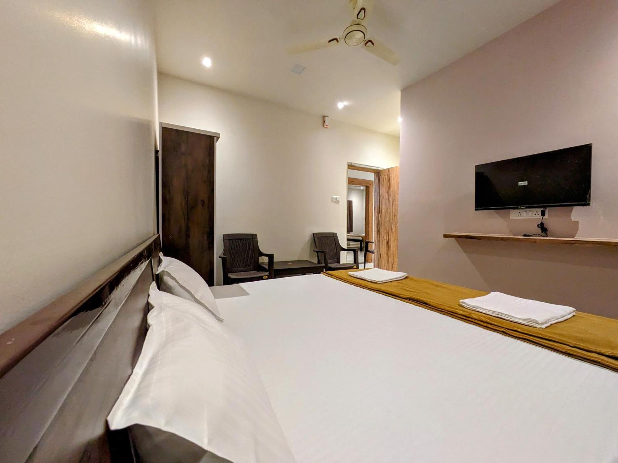 Hotel Madhusudan Executive 콜라푸르 외부 사진
