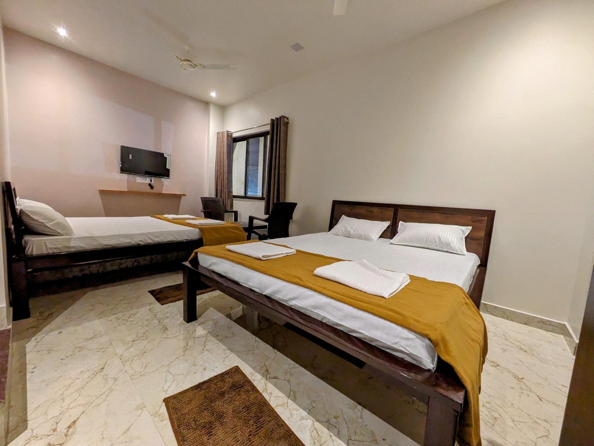Hotel Madhusudan Executive 콜라푸르 외부 사진